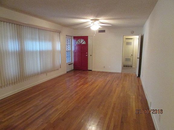 2nd image of 4929 Glade St