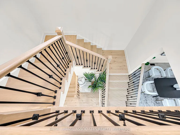 2215 Beckman Cres #UPPER — Photo 40