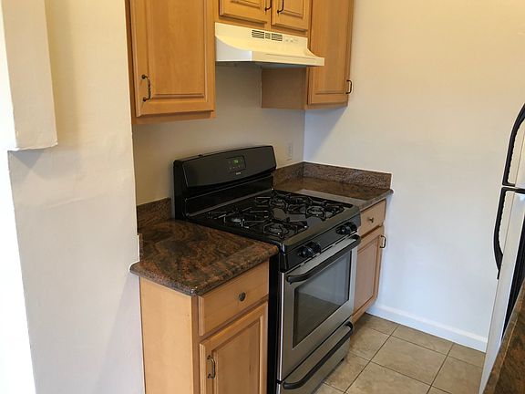 3rd image of 3300 Scott St APT 305
