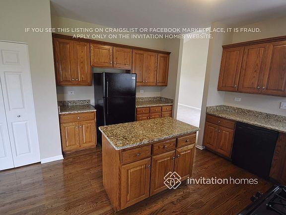 3rd image of 909 Butterfield Cir W