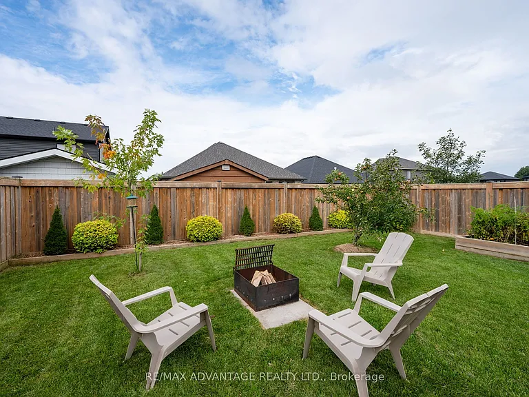 377 Beech St — Photo 5