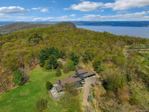 20 Old Stone Road, Valley Cottage, NY 10989