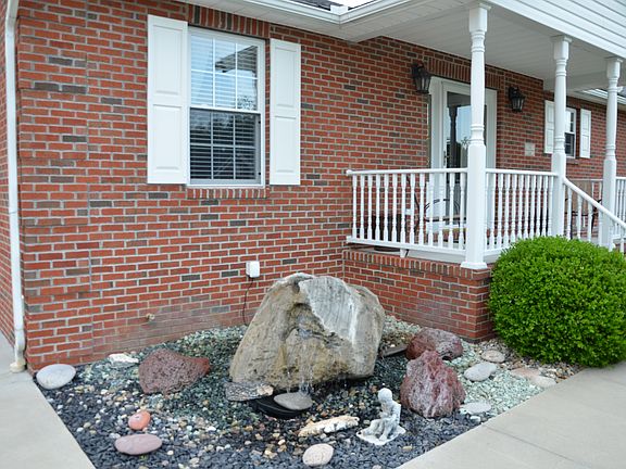 3rd image of 172 Greenbrier Ln