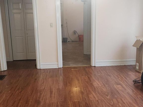 5th image of 303 Glenwood Dr