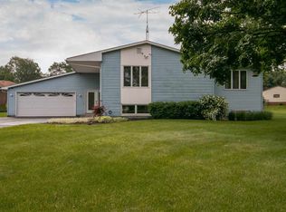 2143 Middle Ct, Freeport, IL 61032