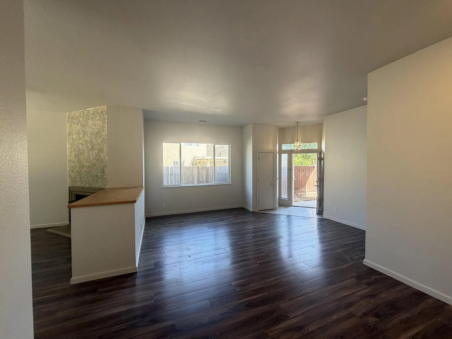 4 bed, 2.0 bath, 1897 sqft, $2,250 — Photo 4