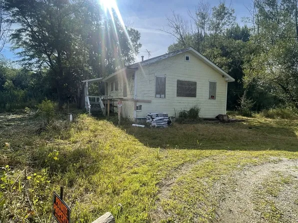 322 S Sheridan Rd, Lakemoor, IL 60051