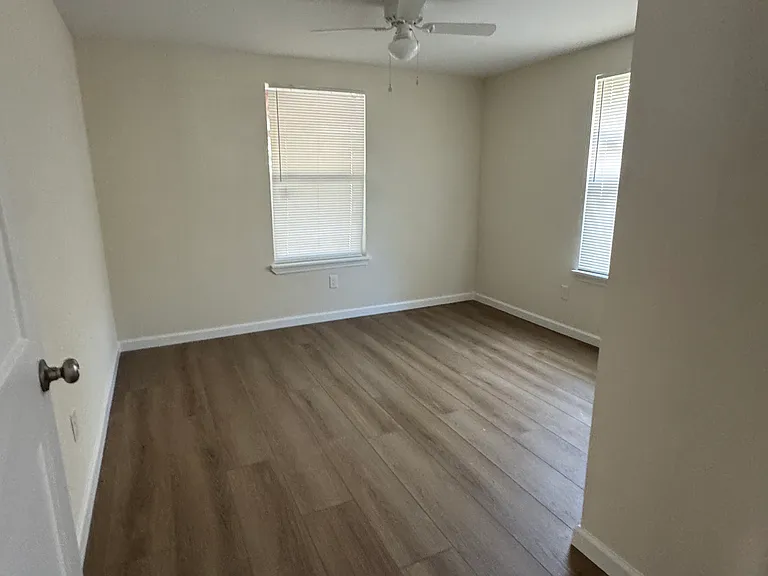 2420 N North St — Photo 5