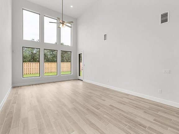 4th image of 525 Buckaroo Dr