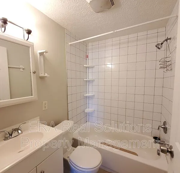 839 S Ogden Ave — Photo 11