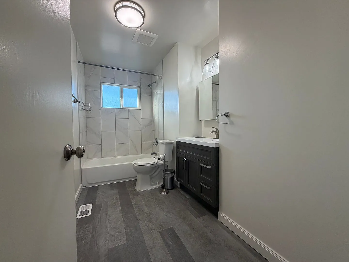 Arcata 3 bedroom, 2 bathroom house with 2-car attached garage — Photo 4