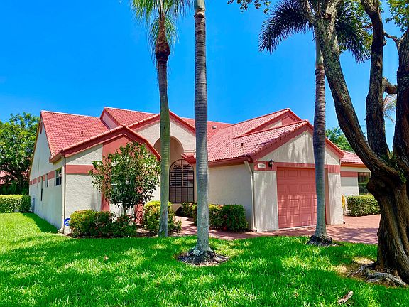 4th image of 7644 Lexington Club Boulevard #A