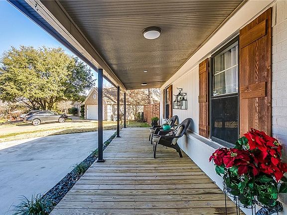 4th image of 611 Rosewood Pl