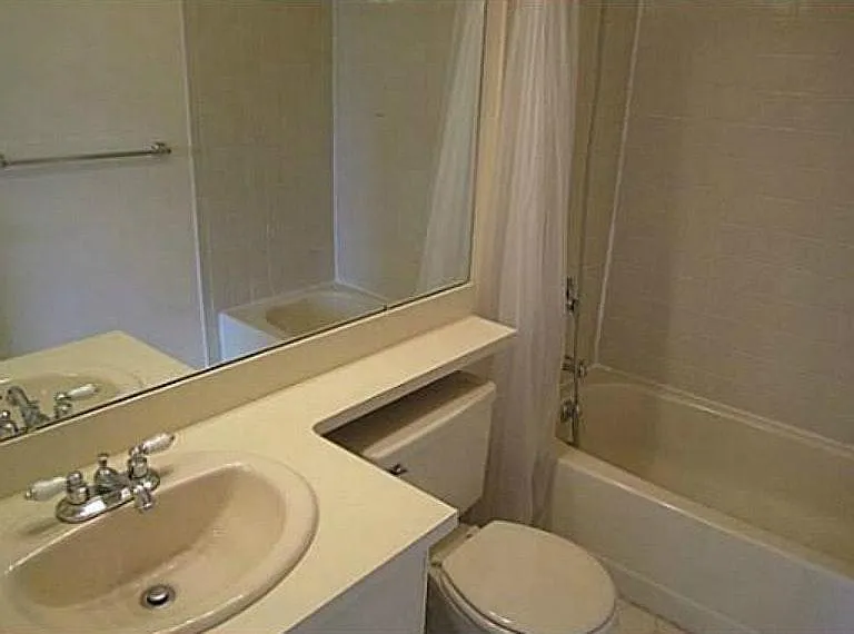 239 Hampshire Ct — Photo 12