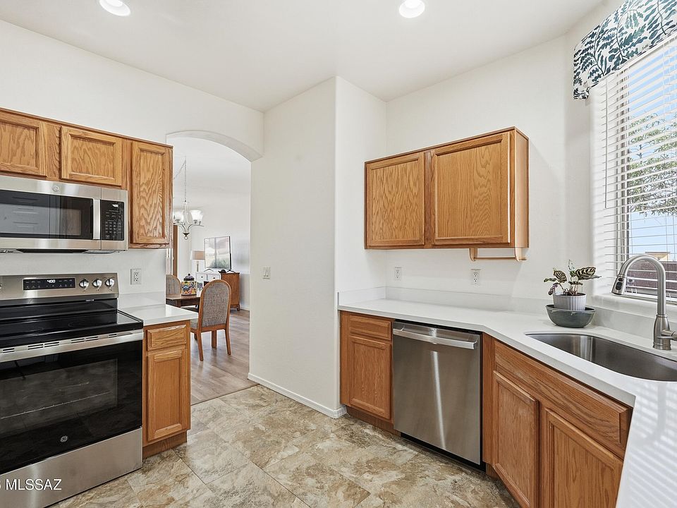 1st image of 536 W Deerview Ct