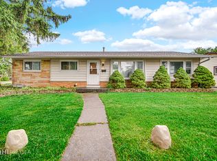131 Shadywood Ln, Elk Grove Village, IL 60007