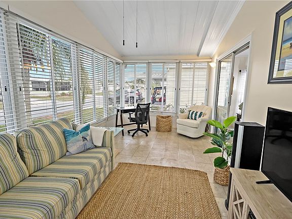 4th image of 811 Lychee Dr