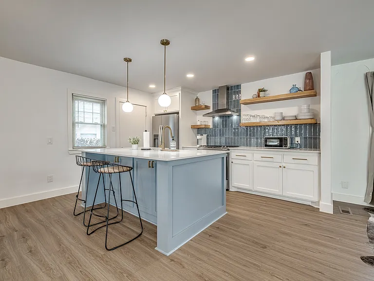 1111 W Comanche St — Photo 23