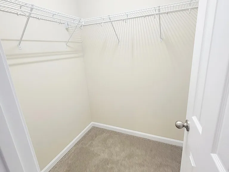 411 Whitehall Ct — Photo 37
