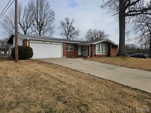 1460 Tremont Dr, Florissant, MO 63033