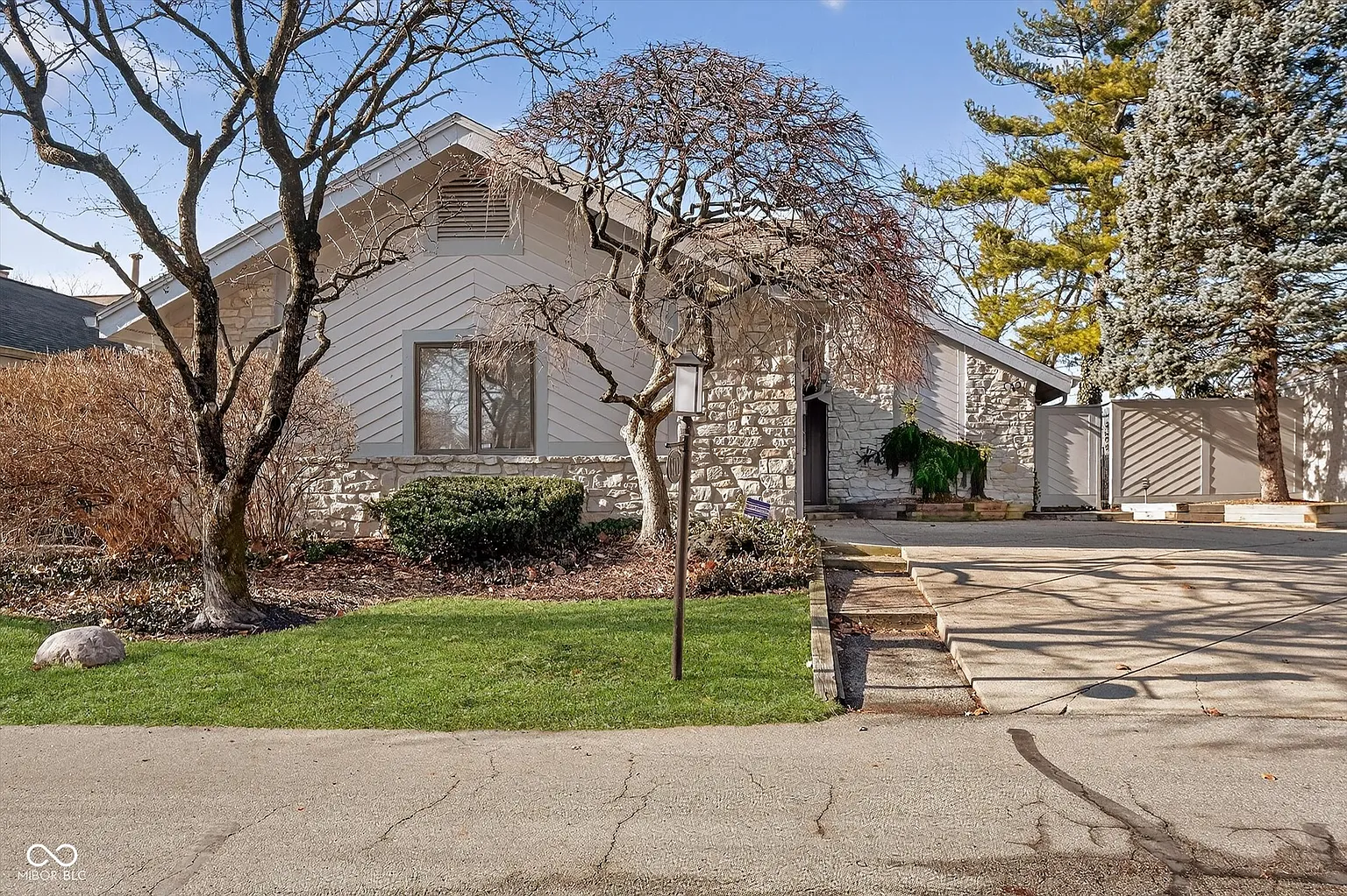 8002 Dean Rd photo 1