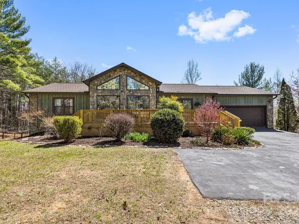 1012 Bent Pine Ct, Lenoir, NC 28645