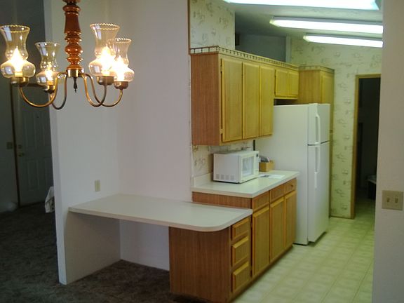 Kitchen, nook side