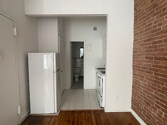 4th image of 1734 2nd Ave #1A