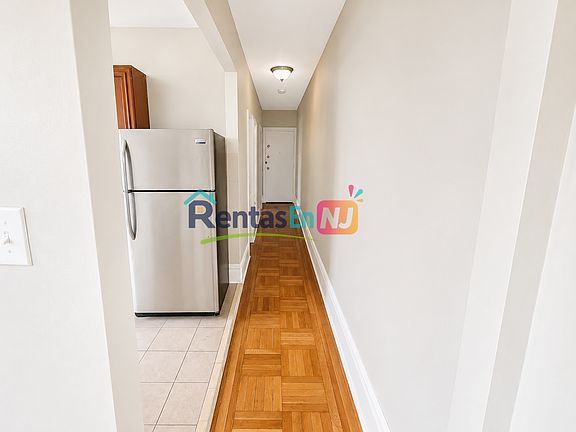 2nd image of 196 Roseville Ave #6C