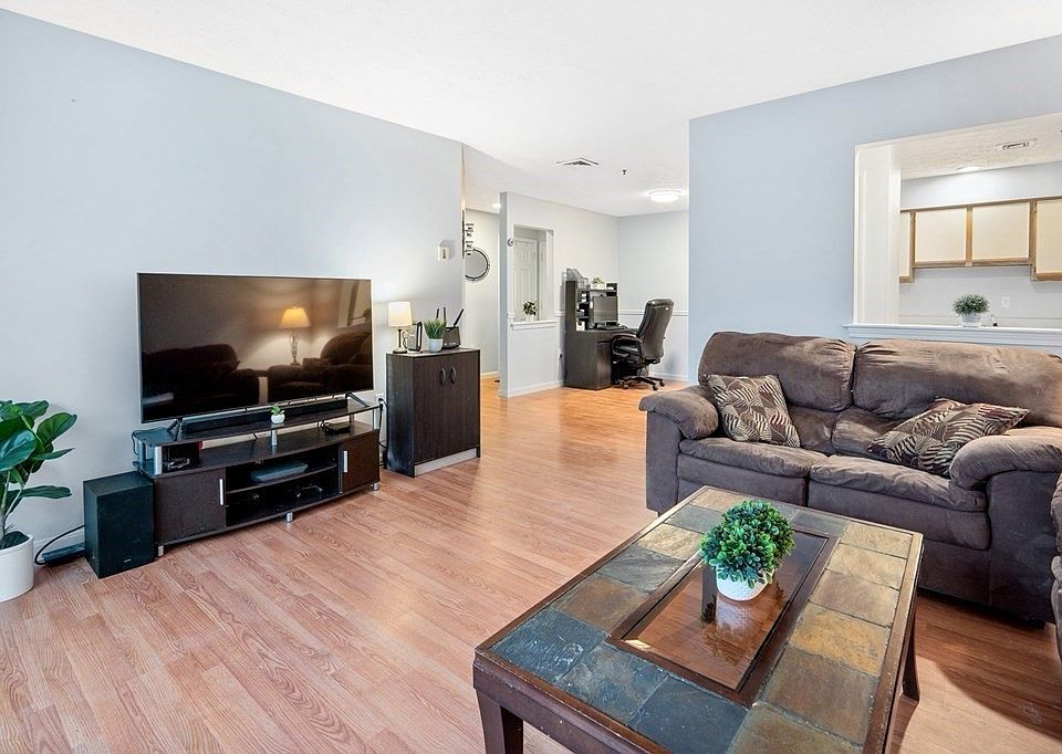 1st image of 34 Steeplechase Ct Unit 34