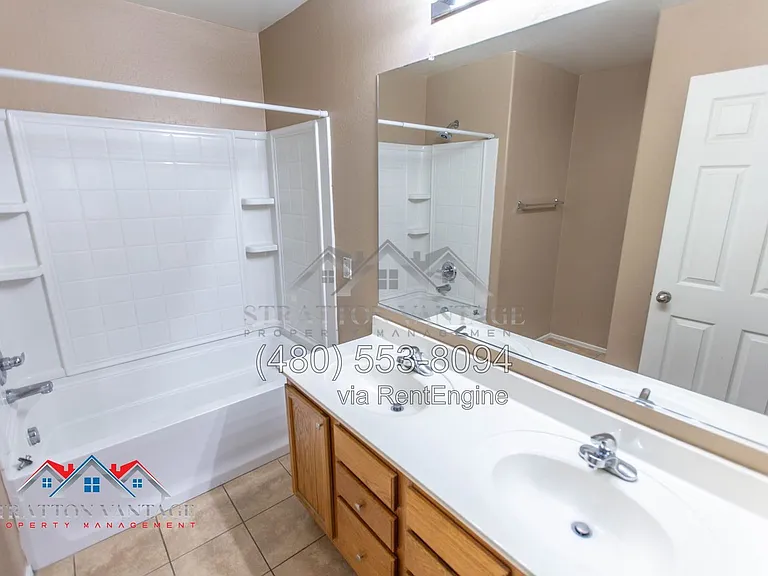 1423 N 81st Ave — Photo 31