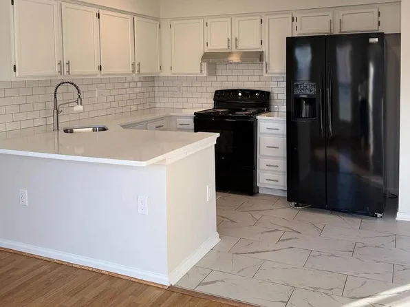 2401 W Rosecroft Village Cir, Oxon Hill, MD 20745