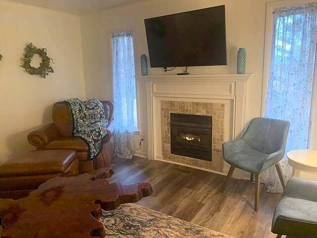 1st image of 35 Hope Dr