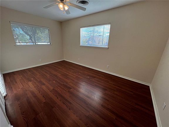 4th image of 104 Frio Dr