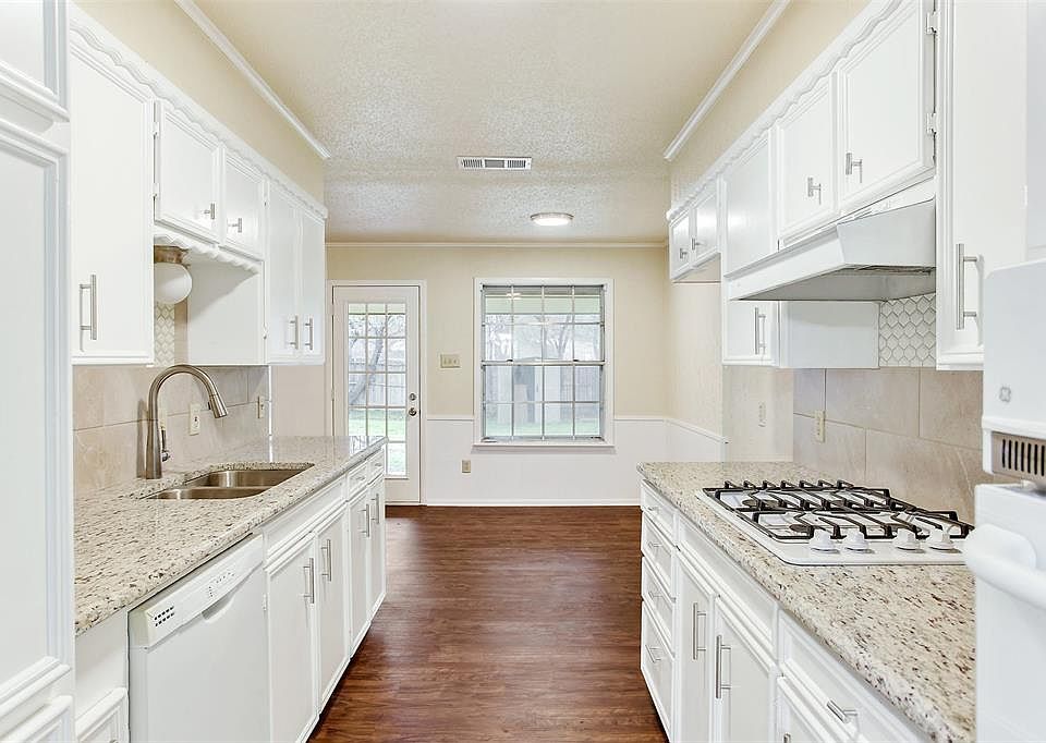 1st image of 2802 Ashbury Dr