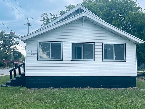 3rd image of 2200 Leahy St