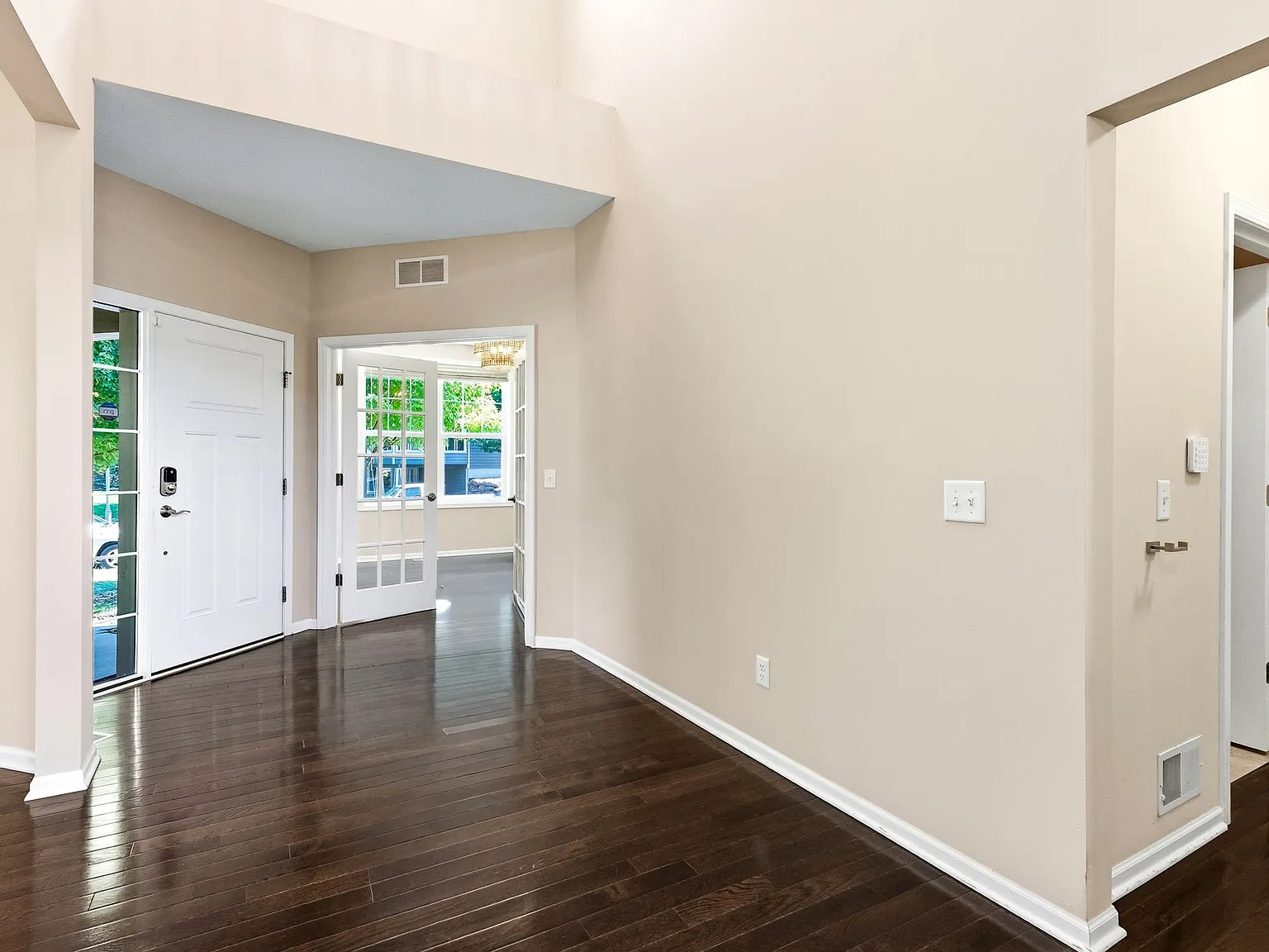 4 bed, 2870 sqft, $3,495 — Photo 3