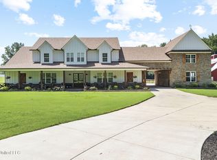 12097 Old Byhalia Rd, Byhalia, MS 38611