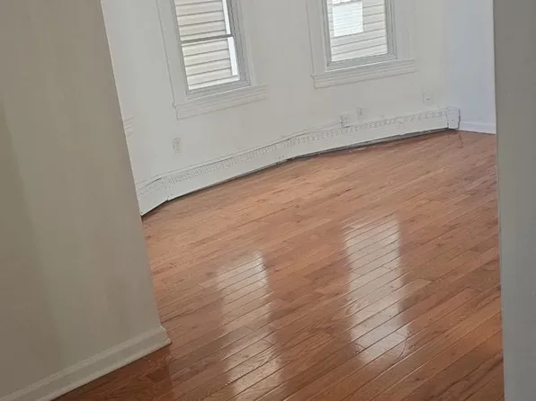 549 Avenue East image 7 of 15