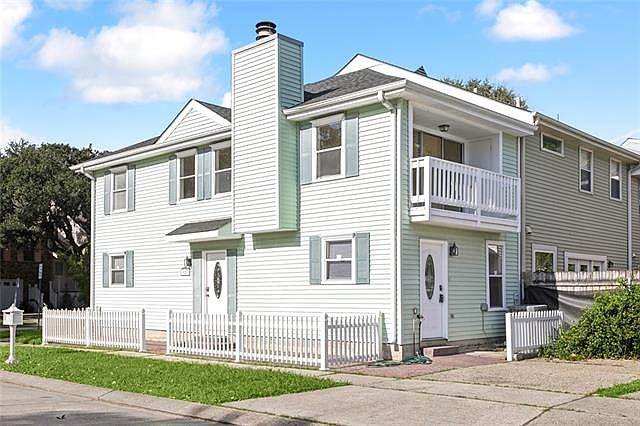 1st image of 928 Old Metairie Dr