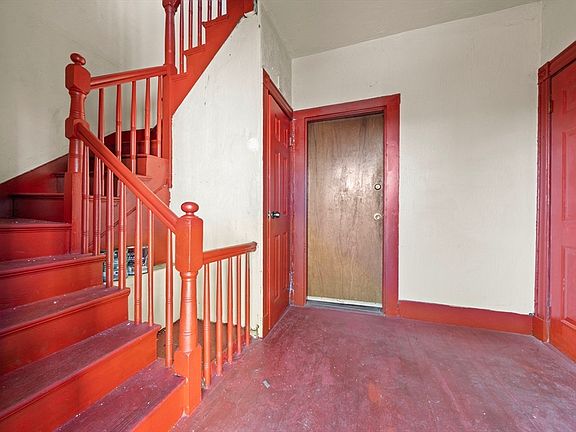 3rd image of 36 McLellan St