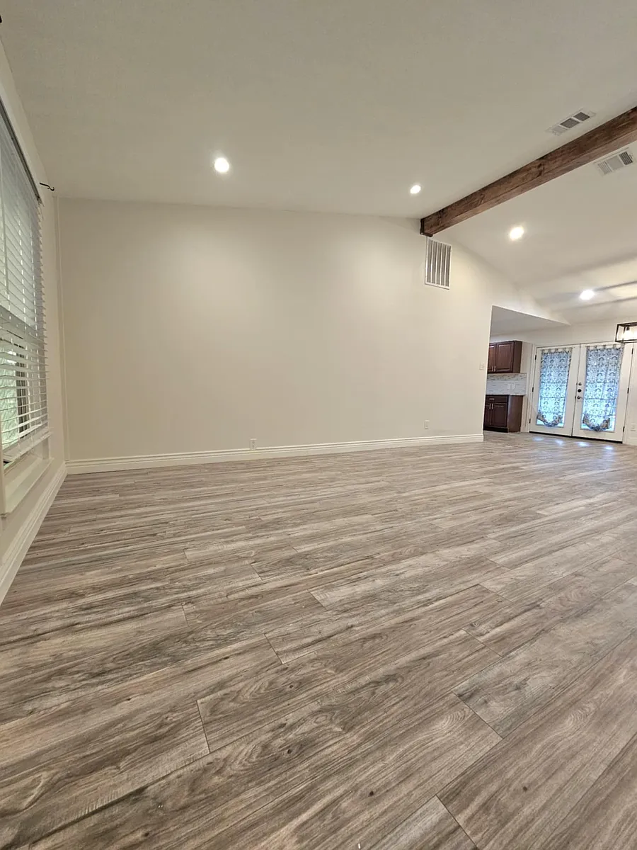 Living Room - 805 Greenbriar Dr