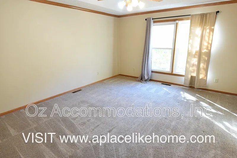 3 bed, 3.0 bath, 1800 sqft, $2,095 — Photo 4