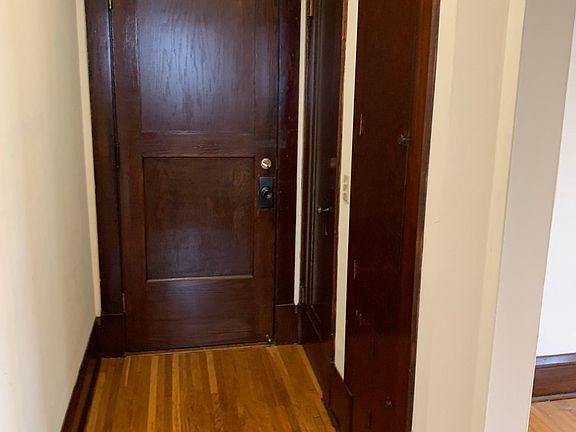 4th image of 1049 Goodrich Ave