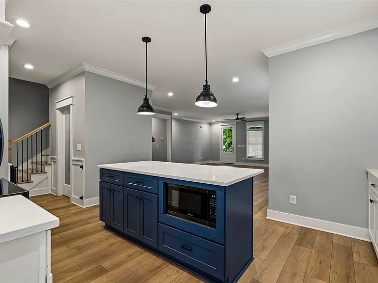 633 Village Way — Photo 9
