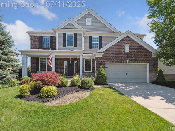 24522 Padstone Dr, South Lyon, MI 48178