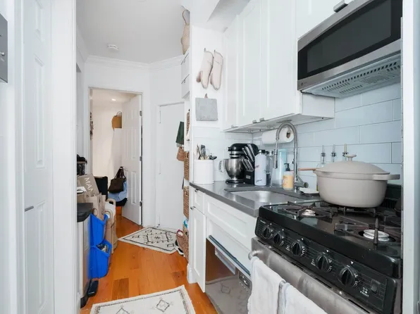 410 East 64th Street image 8 of 12