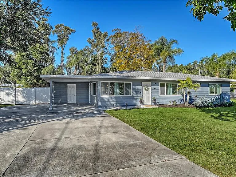 209 Briggs Ct — Photo 36