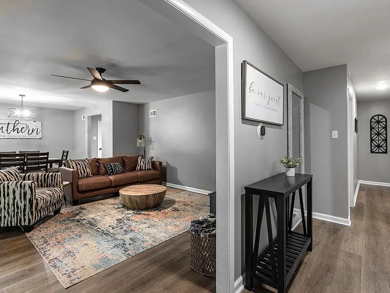 860 Davis St — Photo 4
