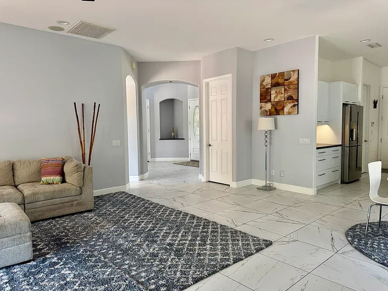 25 Buckingham Way — Photo 16
